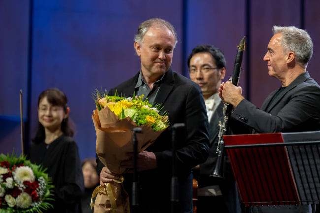 Alexey Shor on stage after a concert performance
